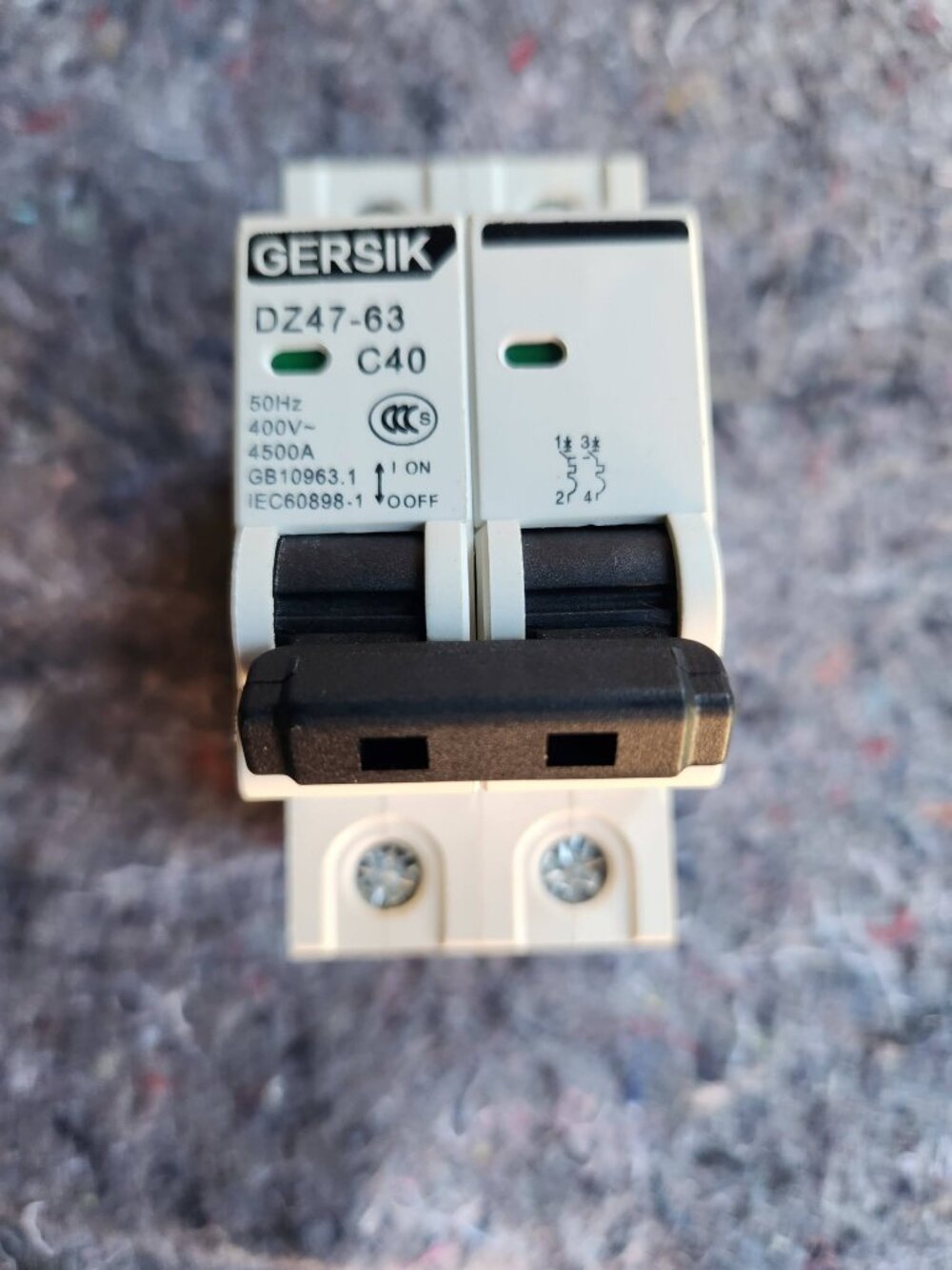 New Gersik DZ47-63 C32 Electrical Breaker